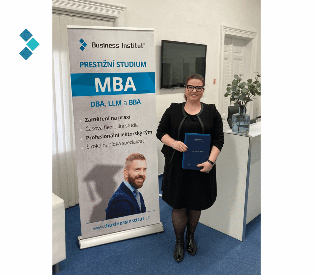 12 2 | Noví absolventi a držitelia titulov MBA a LLM