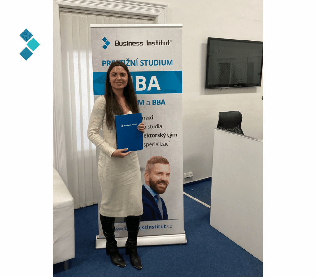 13 2 | Noví absolventi a držitelia titulov MBA a LLM