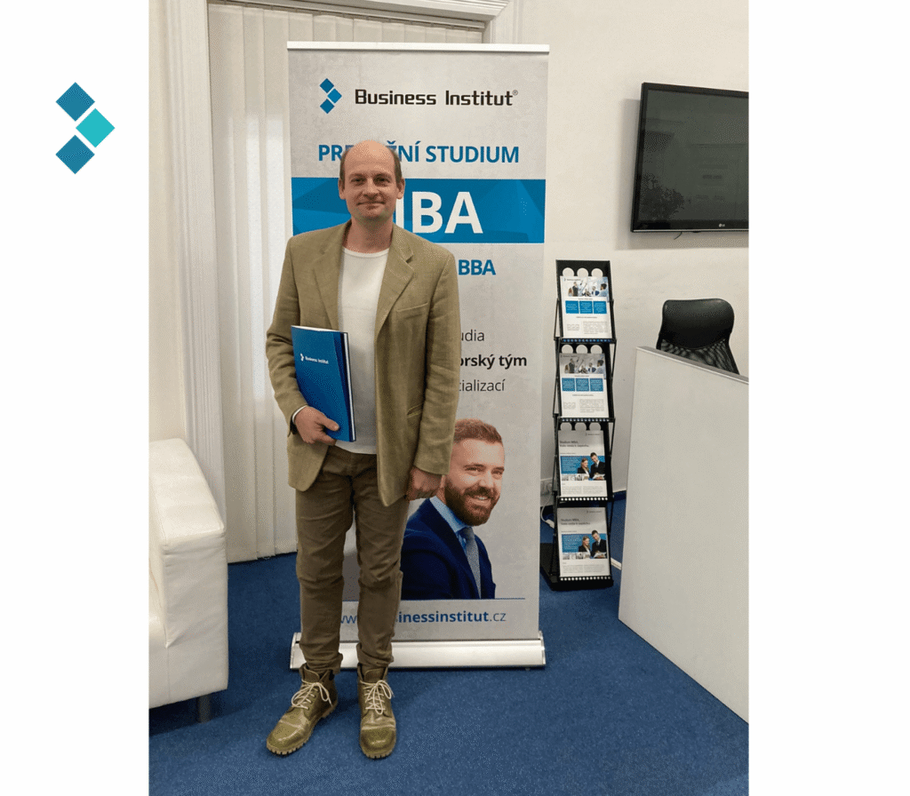 15 2 | Noví absolventi a držitelia titulov MBA a LLM